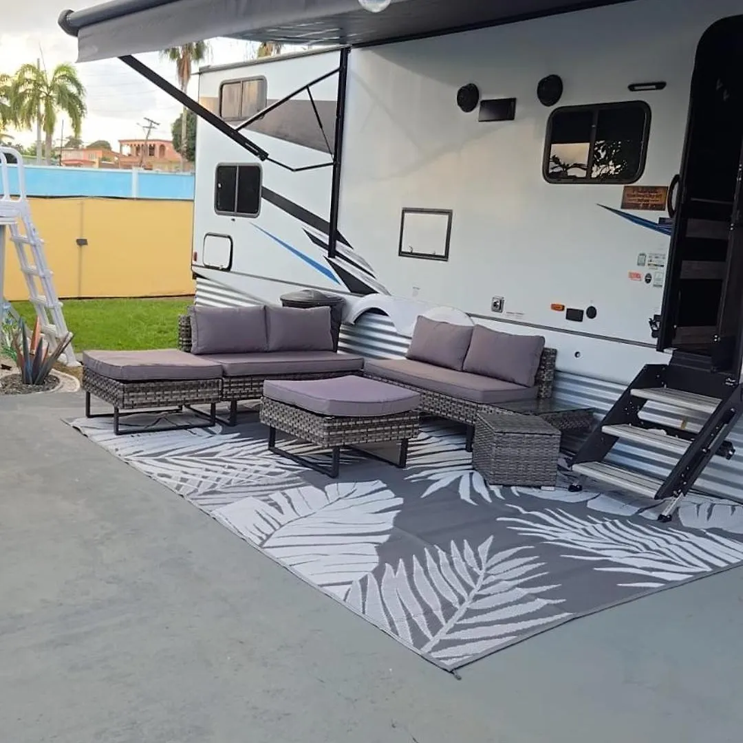 Camper En El Batey contacts
